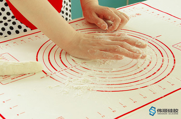 硅胶垫可以放烤箱烤吗,硅胶垫放进烤箱用可以吗 硅胶垫可以放烤箱烤吗,硅胶垫放进烤箱用可以吗