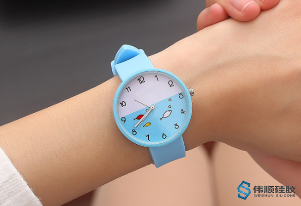 硅胶表带、真皮表带和钢带哪个好