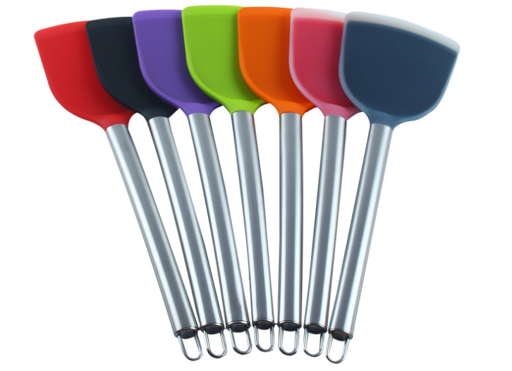 硅胶厨具耐高温性能性能非常好，在高温环境下不会产生毒物质